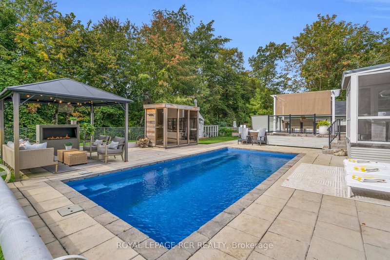 36 Marie St, Georgina, L0E 1L0 | Image 2