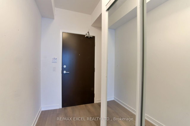 1102 - 38 Honeycrisp Crescent