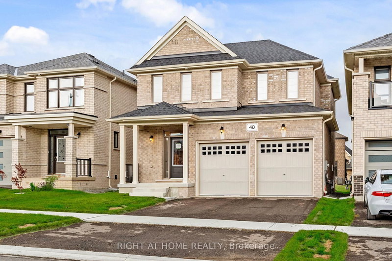 40 Ainslie Hill Cres, Georgina, L0E 1R0 | Image 2