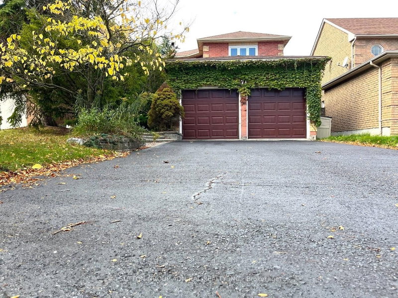 71 Covent Cres, Aurora, L4G 6R1 | Image 3