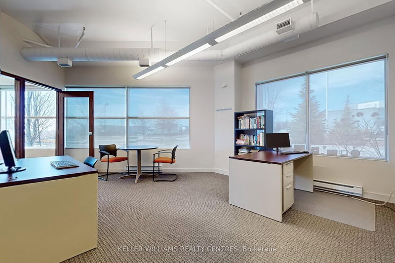 Unit 7 - 125 Don Hillock Dr, Aurora, L4G 0H8 | Image 2