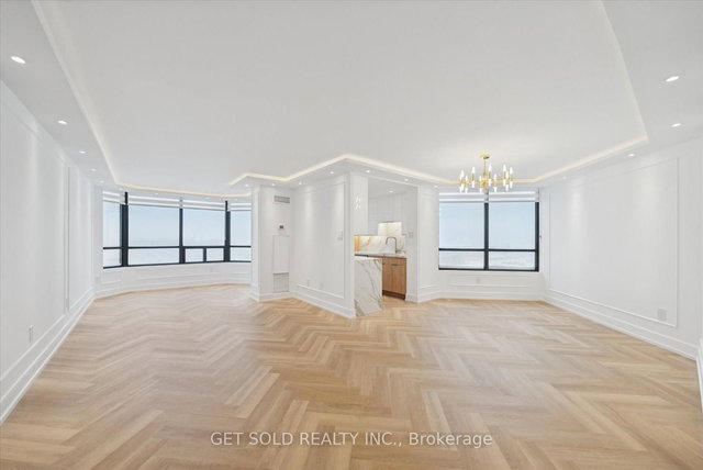 903 - 7440 Bathurst Street