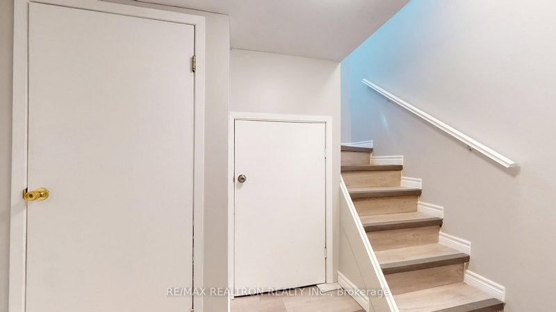 Bsmnt - 39 Davis Rd, Aurora, L4G 2B4 | Image 3