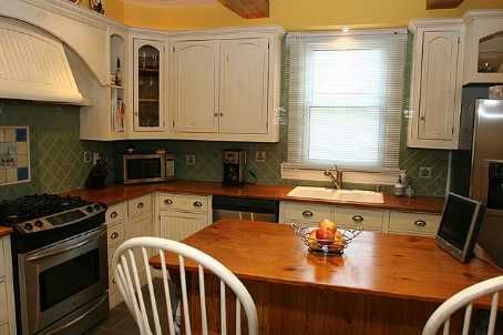 19 Spruce St, Aurora, L4G1R7 | Image 3