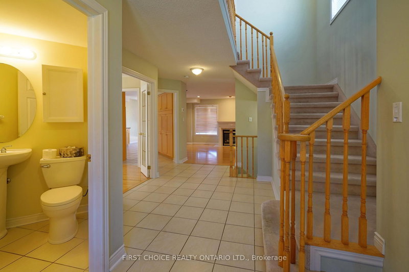 6 Forest Link Crt, New Tecumseth, L9R 2A1 | Image 3