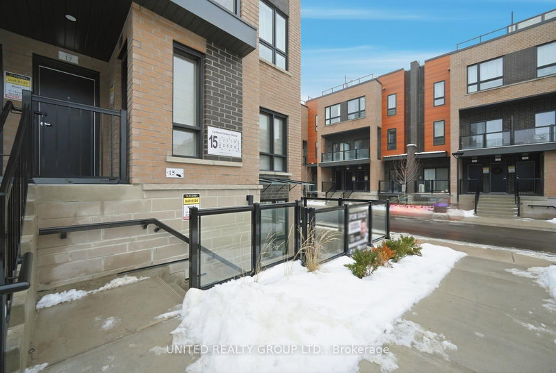 15 - 15 Lytham Green Circ, Newmarket, L3Y 0H3 | Image 2