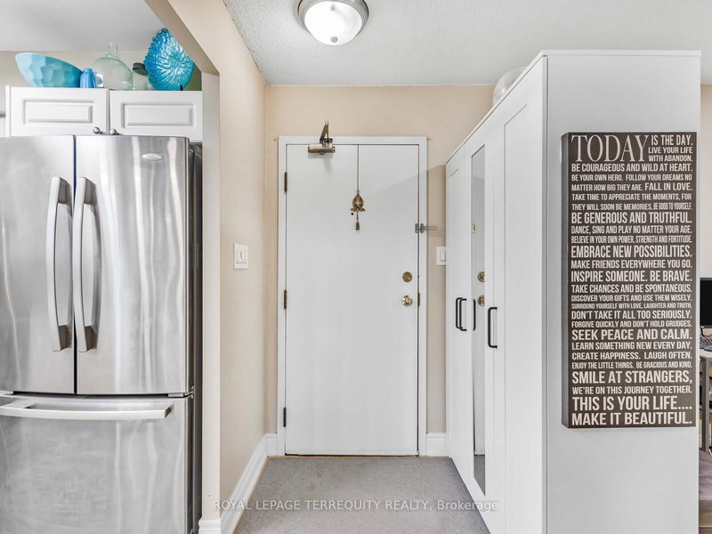 203 - 326 Major Mackenzie Dr E, Richmond Hill, L4C 8T4 | Image 3