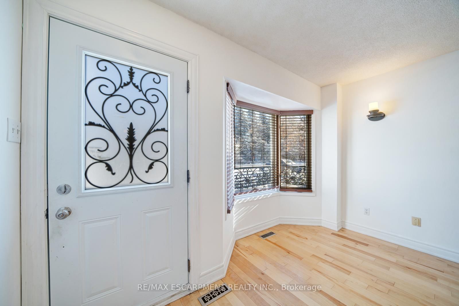 108 Olde Bayview Avenue • Richmond Hill, ON photo 3
