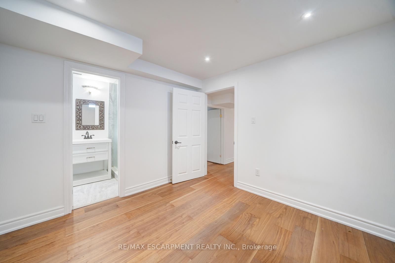 108 Olde Bayview Avenue • Richmond Hill, ON photo 32