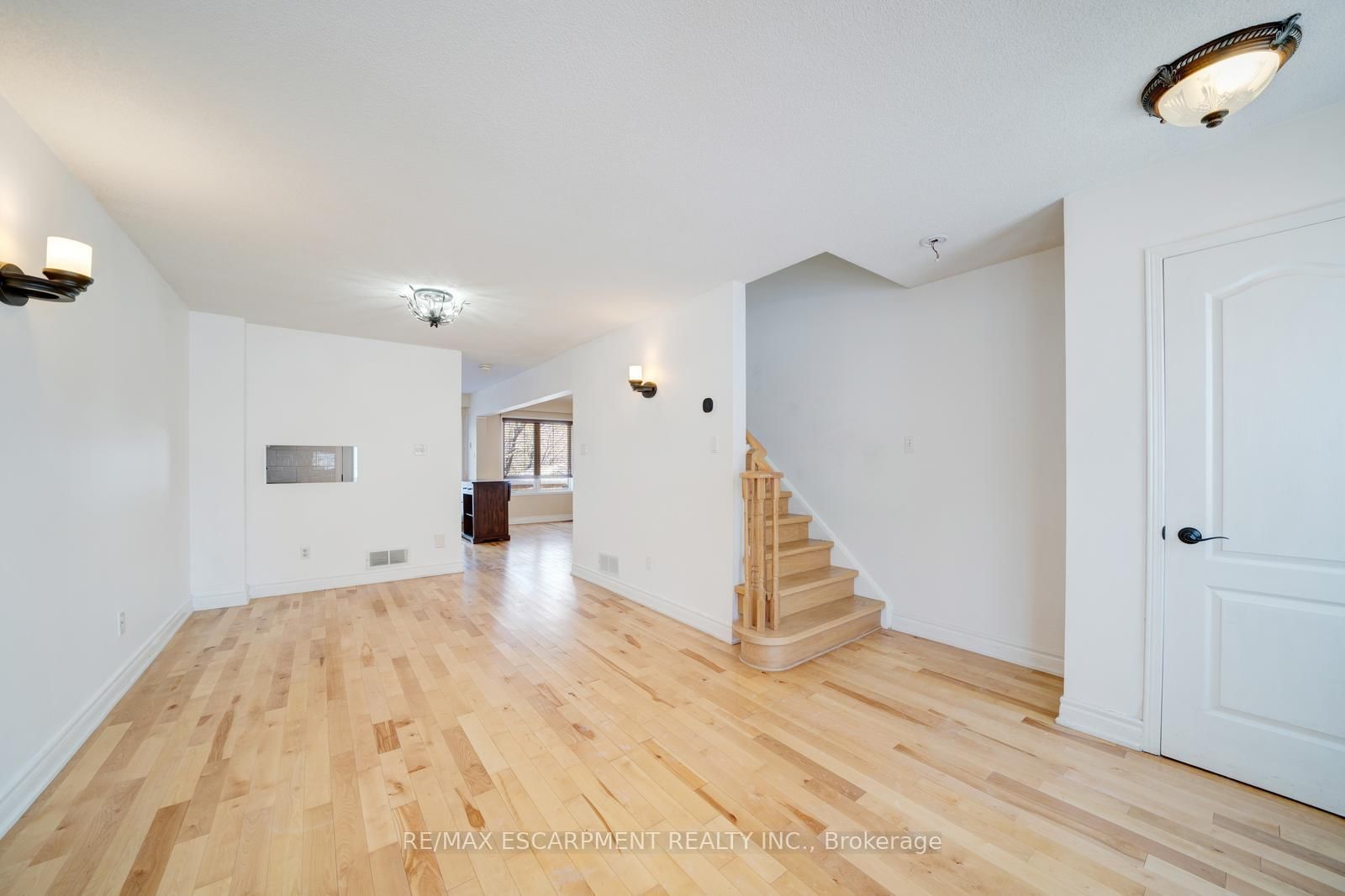 108 Olde Bayview Avenue • Richmond Hill, ON photo 5
