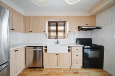 108 Olde Bayview Avenue • Richmond Hill, ON photo 9