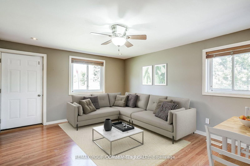 39 Drury St, Bradford West Gwillimbury, L3Z 1W9 | Image 2