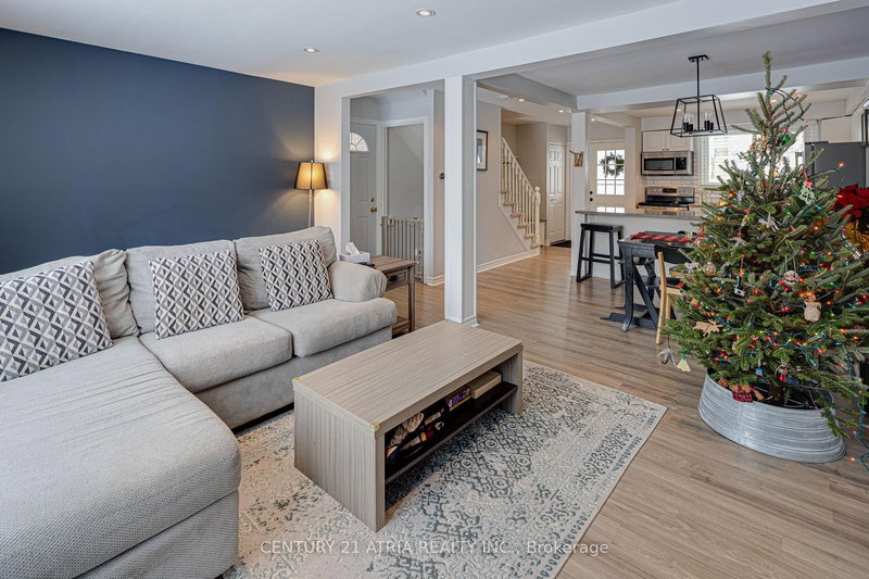 251 Stouffer St, Whitchurch-Stouffville, L4A 4Y8 | Image 3