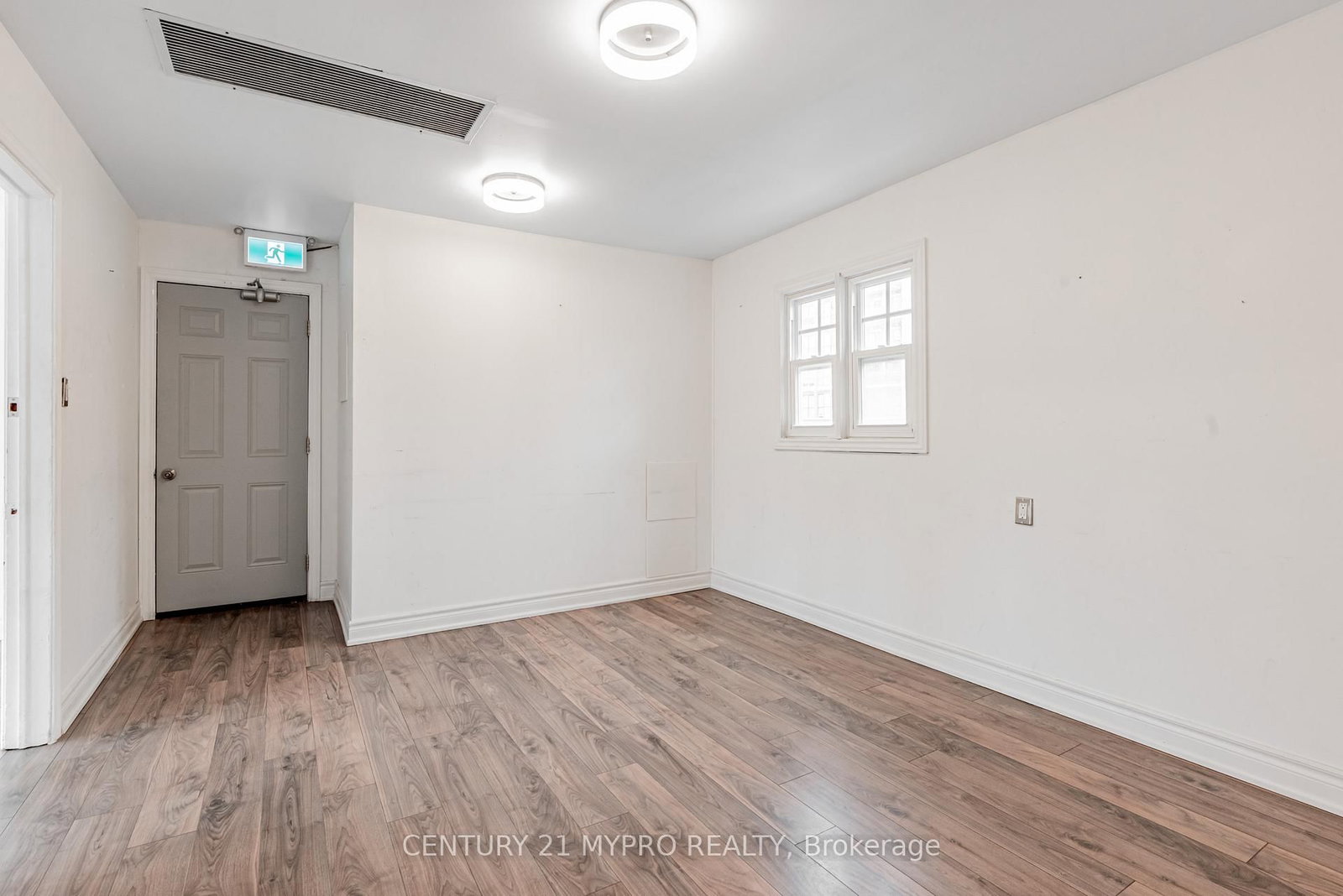 48 Main Street N - Photo 36