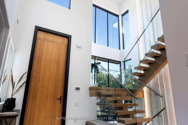 126 WOOD Lane, Richmond Hill, L4C 4W1 | Image 2