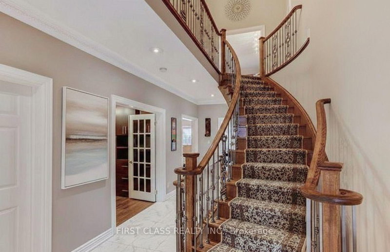 333 Weldrick Rd E, Richmond Hill, L4C 8L6 | Image 2