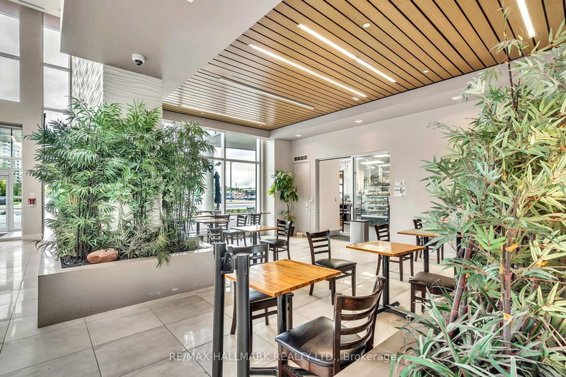 1609A - 9608 Yonge St, Richmond Hill, L4C 1V6 | Image 2