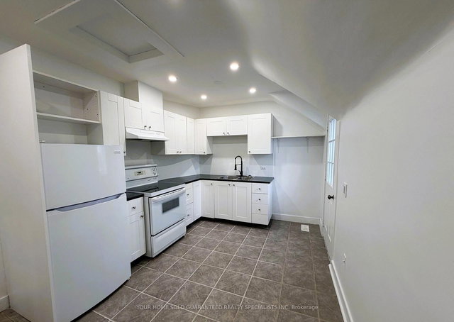 2 - 98 Wellington Street E