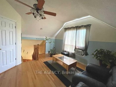 56 Sylvan Crescent • Richmond Hill, ON photo 9