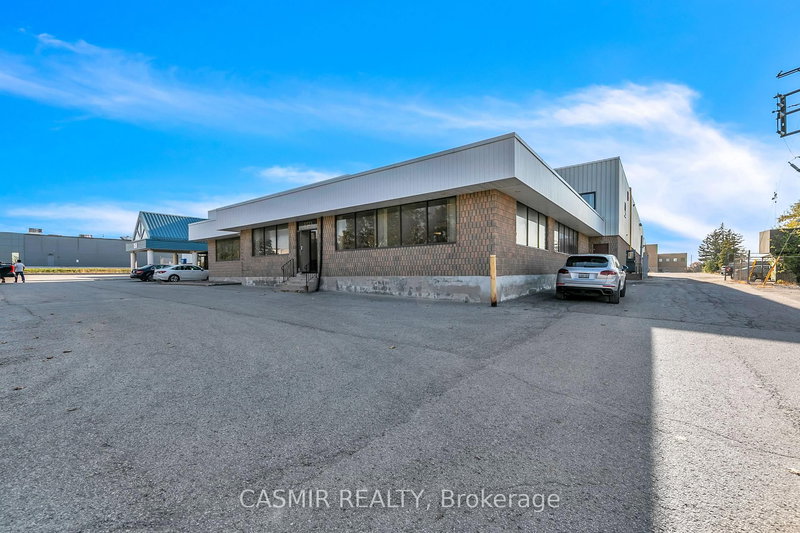 150 Pony Dr E, Newmarket, L3Y 7B6 | Image 3