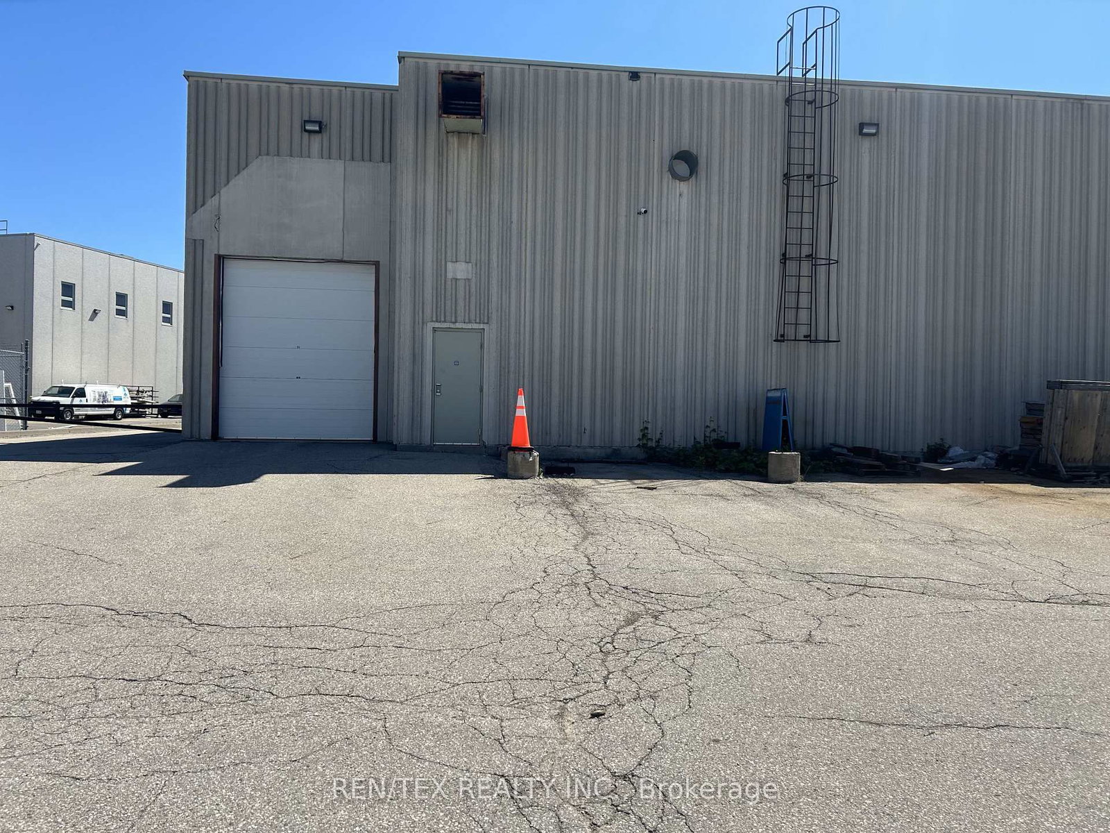 946 Edgeley Boulevard - Photo 4