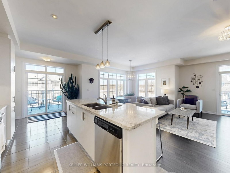 53 Blackpool Lane, East Gwillimbury, L9N 0R7 | Image 2