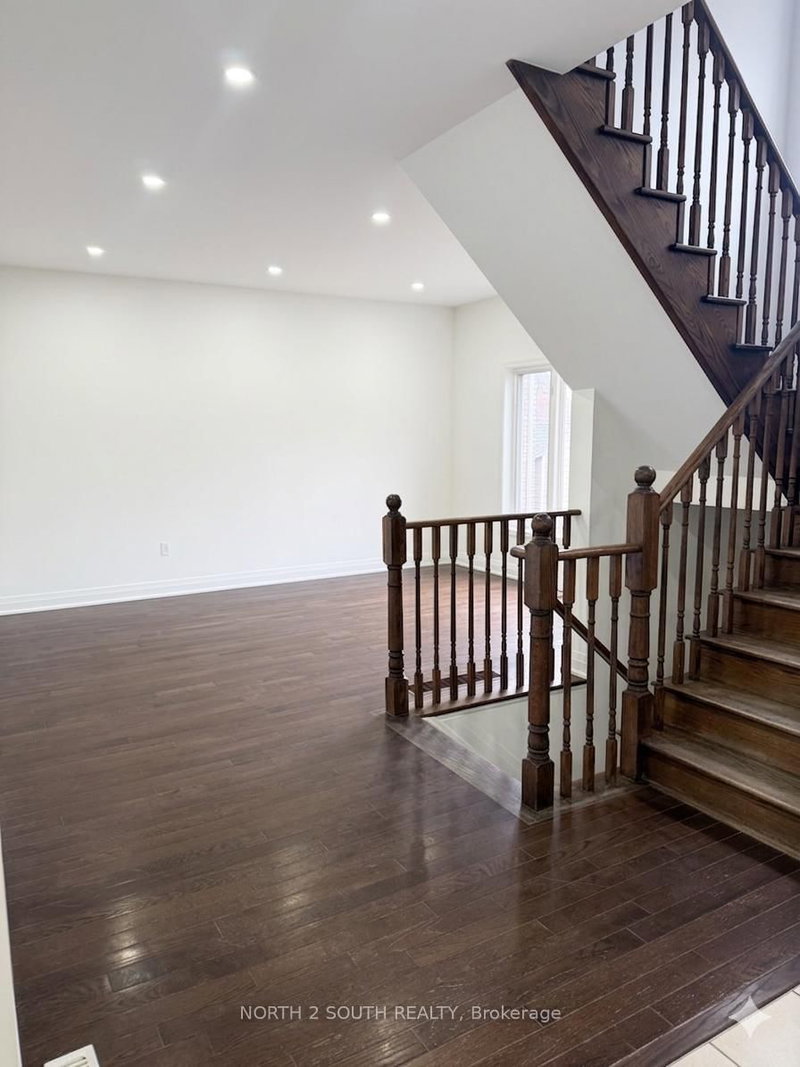 2271 Whitewood Cres, Innisfil, L9S 2B1 | Image 3