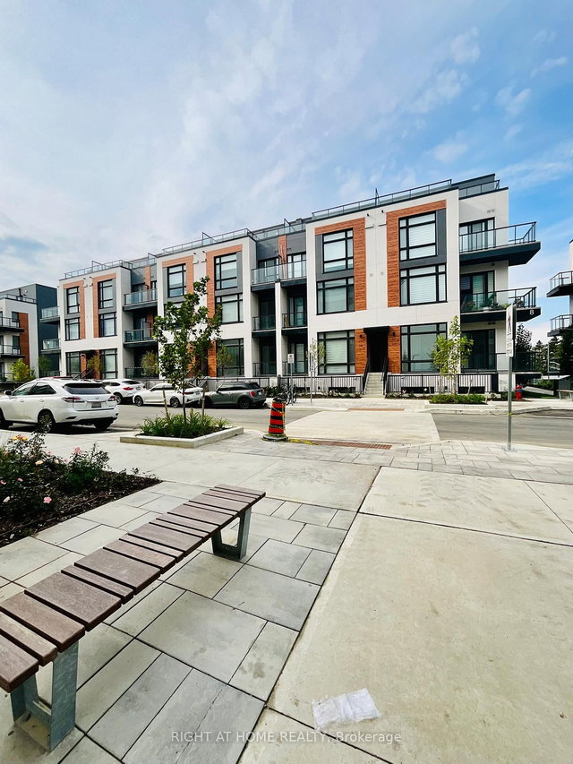 212 - 8 Steckley House Lane