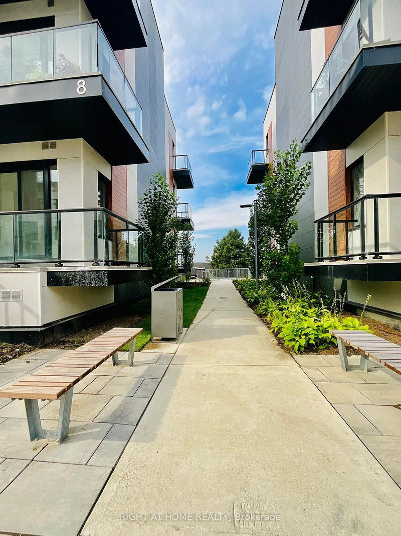 212 - 8 Steckley House Lane, Richmond Hill, L4S 0N1 | Image 2