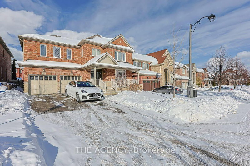 48 Tonner Cres, Aurora, L4G 0G6 | Image 2