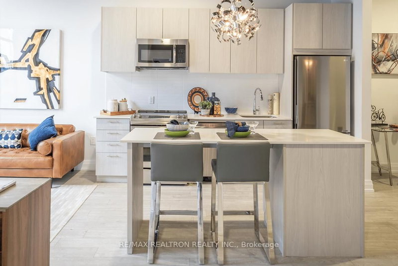 301 - 185 Deerfield Rd, Newmarket, L3Y 0G7 | Image 3