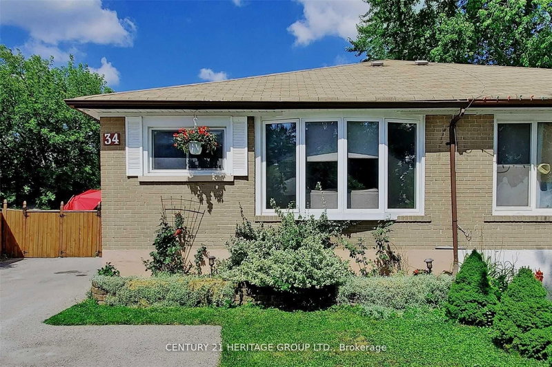 Main - 34 Kitimat Cres, Aurora, L4G 3C3 | Image 3