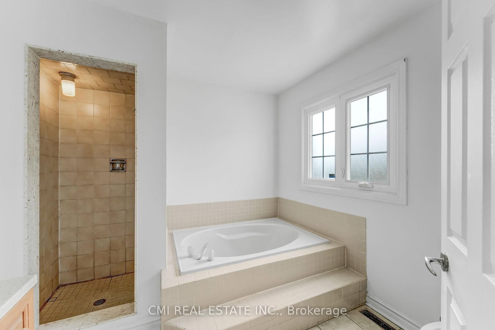 Detached House for sale at 109 Valleymede Drive, Richmond Hill, Ontario, L4B 1T6 - Doncrest - MLS: N12720838