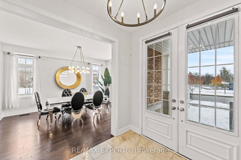 16 Vivian Creek Rd, East Gwillimbury, L0G 1M0 | Image 3