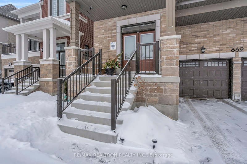 669 Newlove St, Innisfil, L9S 0R9 | Image 2