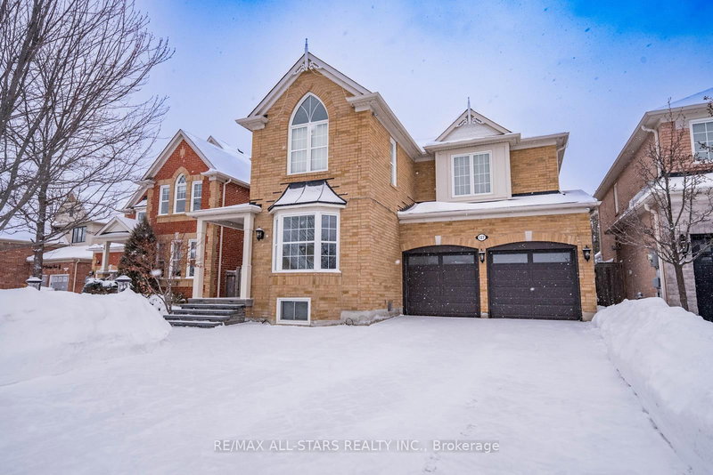 127 Yorkleigh Circ, Whitchurch-Stouffville, L4A 0Z5 | Image 2