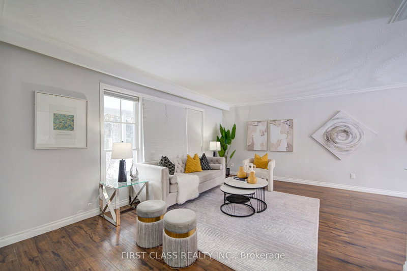 126 Sherwood Forest Dr, Markham, L3P 1R1 | Image 3