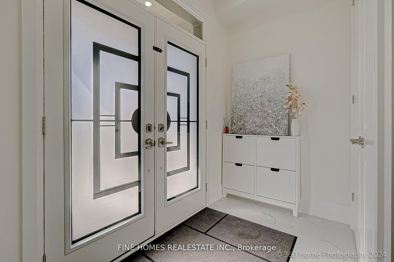 39 Tesla Cres, East Gwillimbury, L9N 0T3 | Image 3