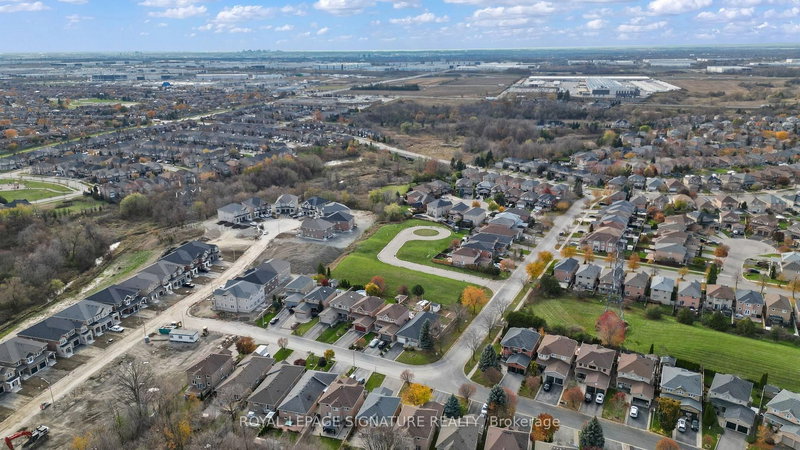 22 Izzy Crt, Vaughan, L4H 1G3 | Image 2