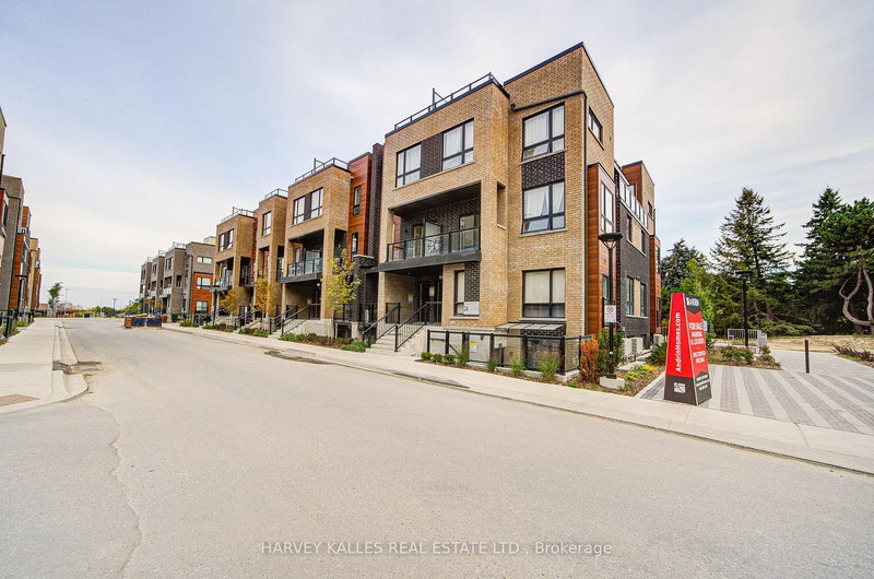 16 - 24 Lytham Green Circ, Newmarket, L3Y 0H4 | Image 2