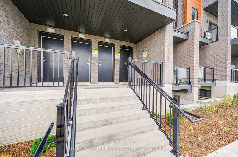 11 - 18 Lytham Green Circ, Newmarket, L3Y 0H4 | Image 3