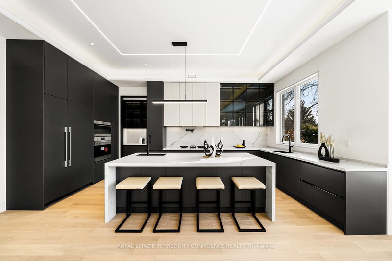 281 Kerrybrook Dr, Richmond Hill, L4C 3R2 | Image 2