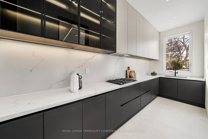 281 Kerrybrook Dr, Richmond Hill, L4C 3R2 | Image 3