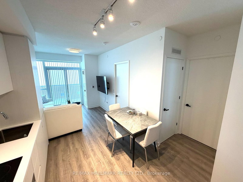 2305 - 8 Interchange Way N, Vaughan, L4K 5Z7 | Image 2