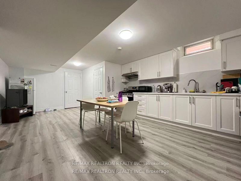 Lower - 8 Queen Isabella Cres, Vaughan, L6A 3J7 | Image 3
