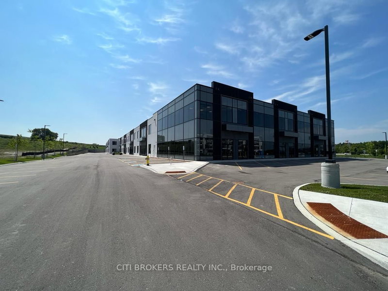 5 - 45 Eric T Smith Way, Aurora, L4G 3Z8 | Image 2