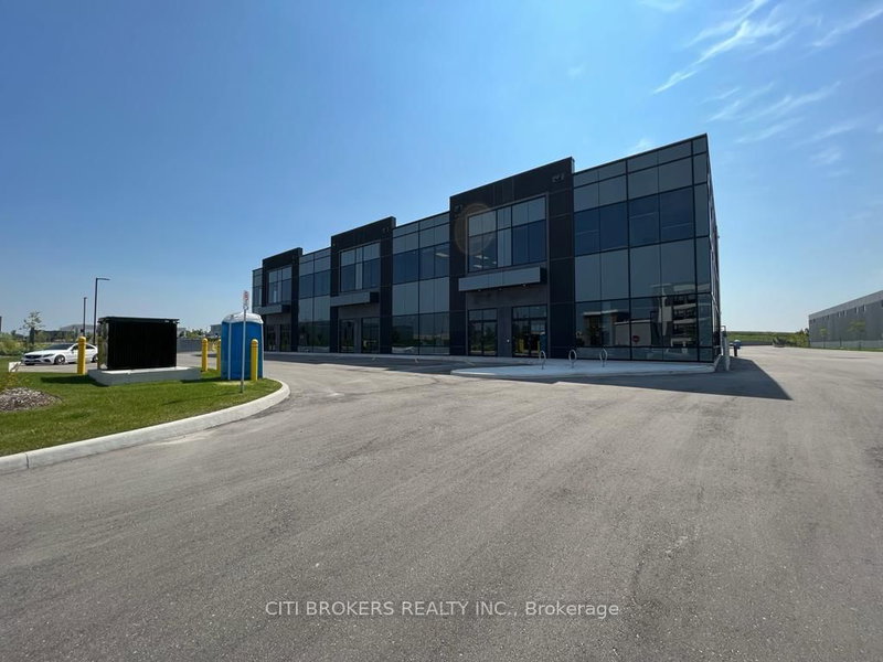 5 - 45 Eric T Smith Way, Aurora, L4G 3Z8 | Image 3