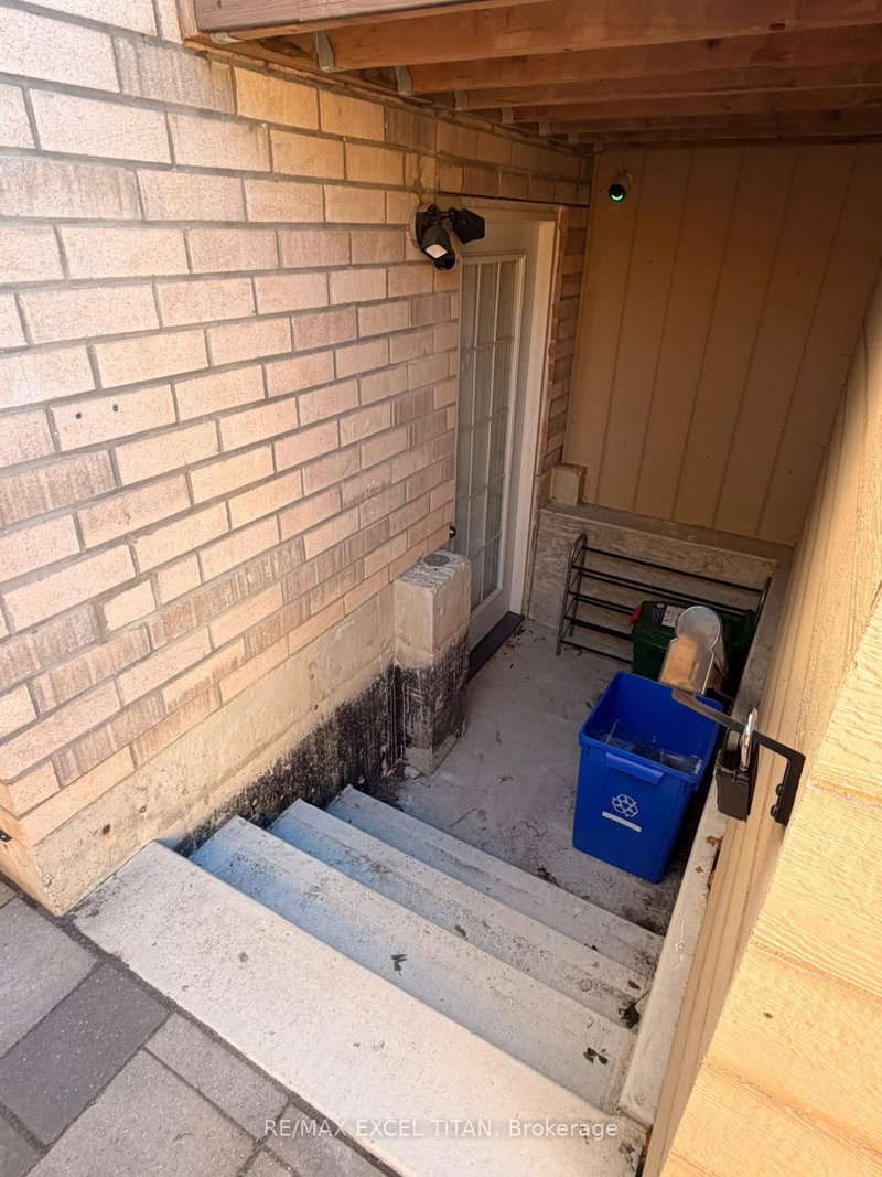 460 Mactier Dr, Vaughan, L4H 4L8 | Image 3