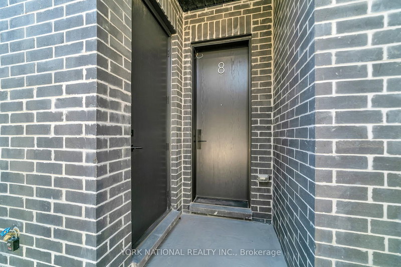 8 - 59 Charles St, Newmarket, L3Y 3V7 | Image 2