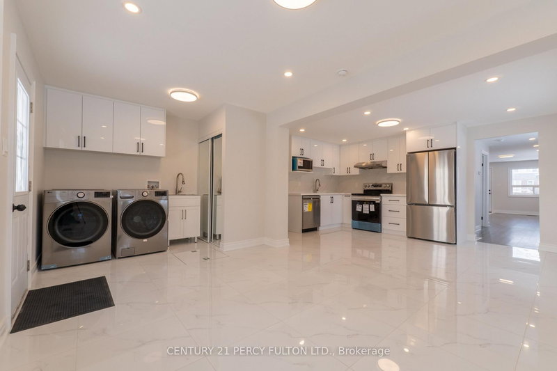 193 Cameron Cres, Georgina, L4P 2N7 | Image 2